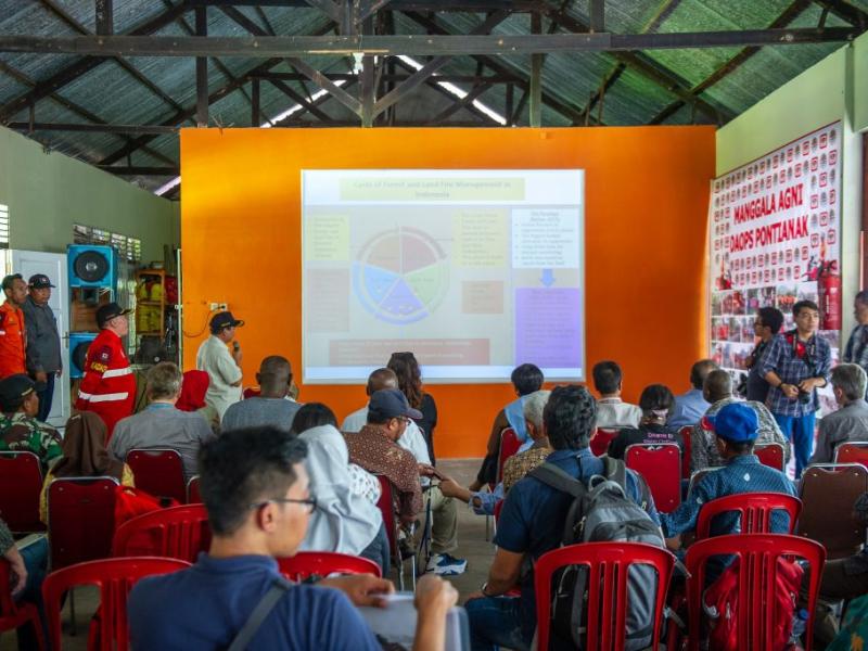Knowledge exchange with Raffles Panjaitan, Director, Forest and Land Fire Management, Ministry of Forestry, Indonesia , Kubu Raya, Pontianak, West Kalimantan (10/27/2018). Knowledge exchange with Raffles Panjaitan, Director, Forest and Land Fire Management, Ministry of Forestry, Indonesia , Kubu Raya, Pontianak, West Kalimantan (10/27/2018).